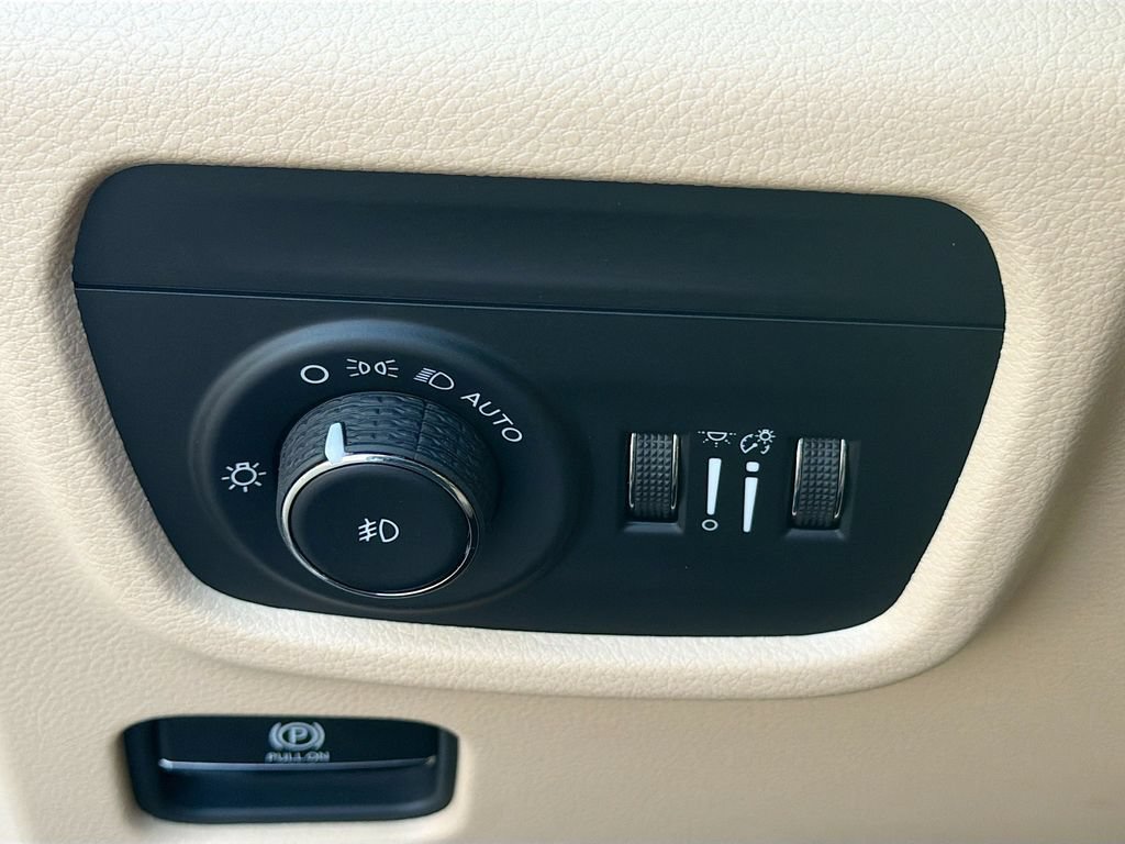 New 2026 Jeep Grand Cherokee Limited AWD/4WD image 34