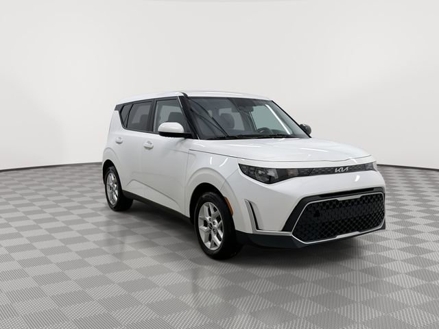 Used 2023 Kia Soul LX w/ Option Group 015 FWD image 2