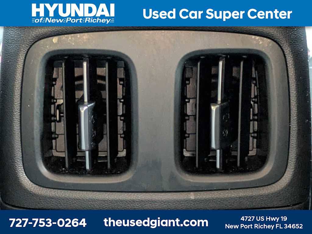 Used 2025 Hyundai Santa Cruz Limited image 16