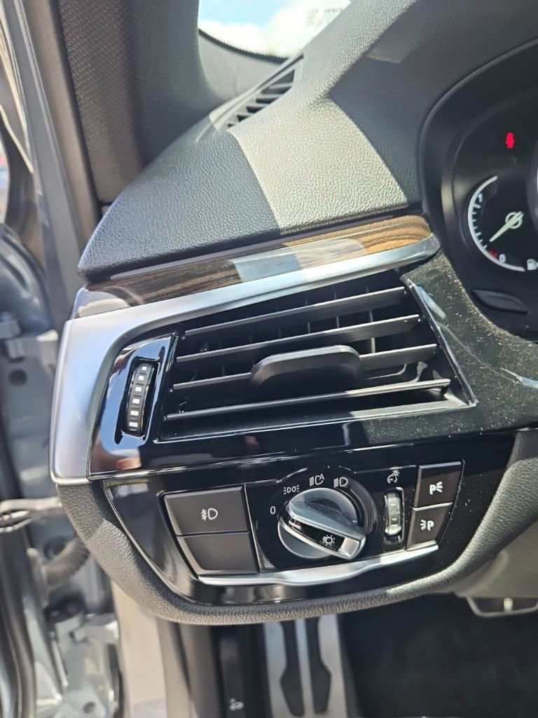 Used 2018 BMW 530i w/ M Sport Package RWD image 15