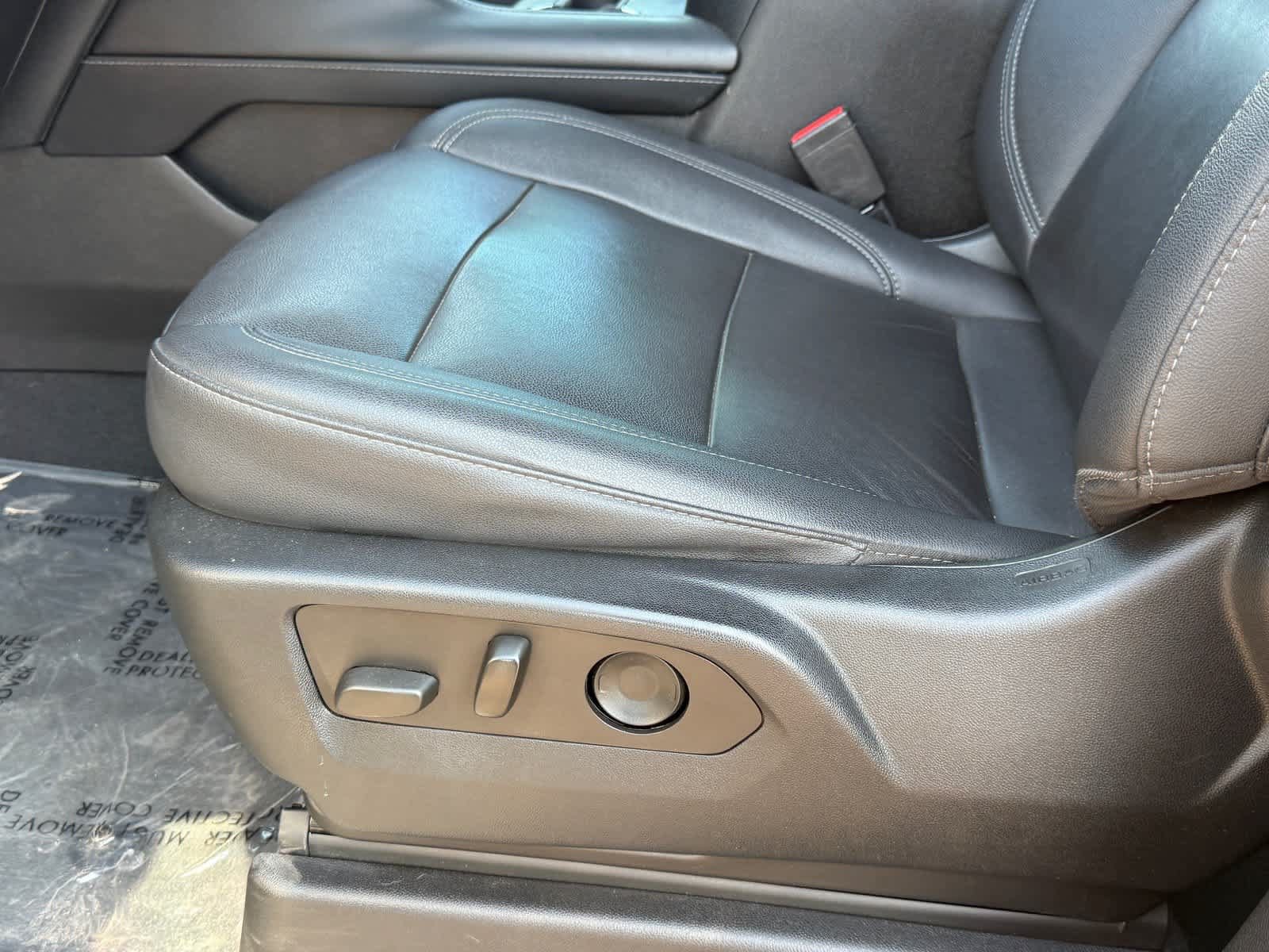 Used 2022 Chevrolet Suburban Z71 w/ Z71 Off-Road Package AWD/4WD image 15