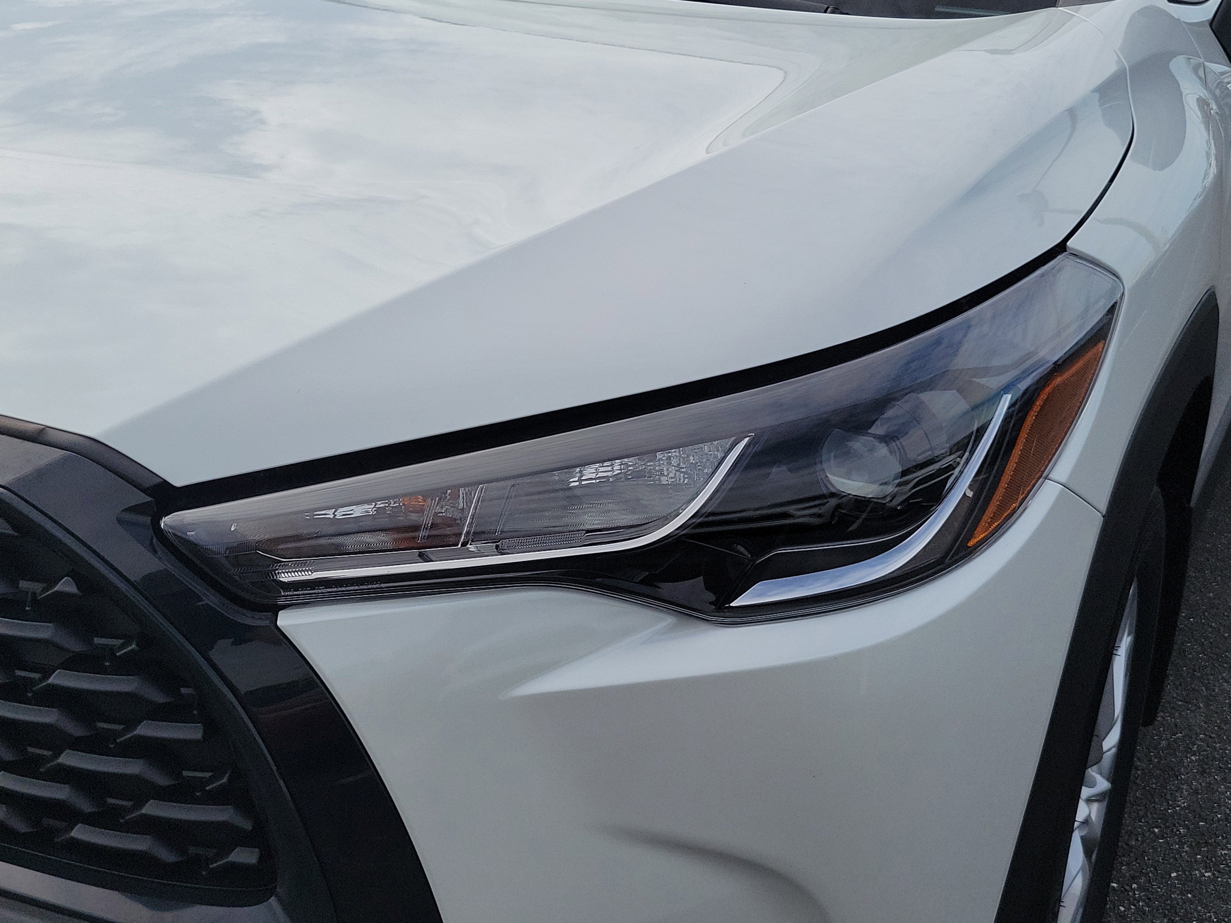 Used 2025 Toyota Corolla Cross LE image 9