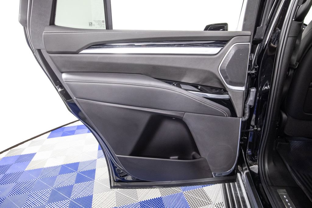 Used 2025 Cadillac Escalade Sport w/ Touring Package image 16