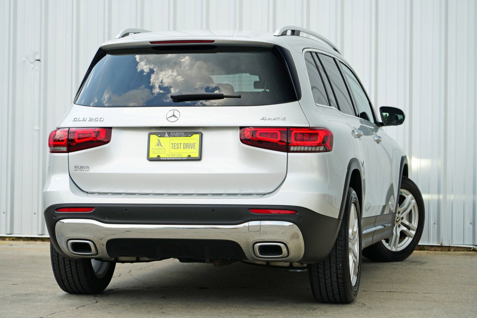 Used 2021 Mercedes-Benz GLB 250 4MATIC w/ Premium Package image 4