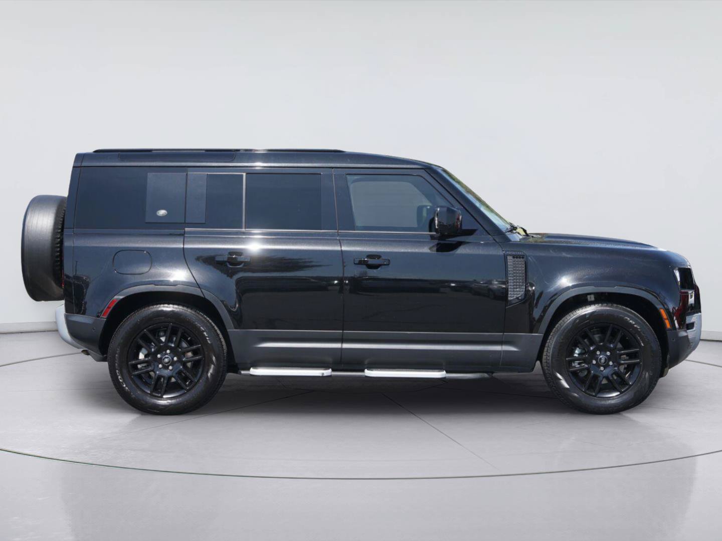 Used 2023 Land Rover Defender 110 S AWD/4WD image 5