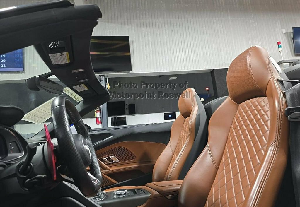 Used 2021 Audi R8 V10 w/ Premium Package RWD image 5