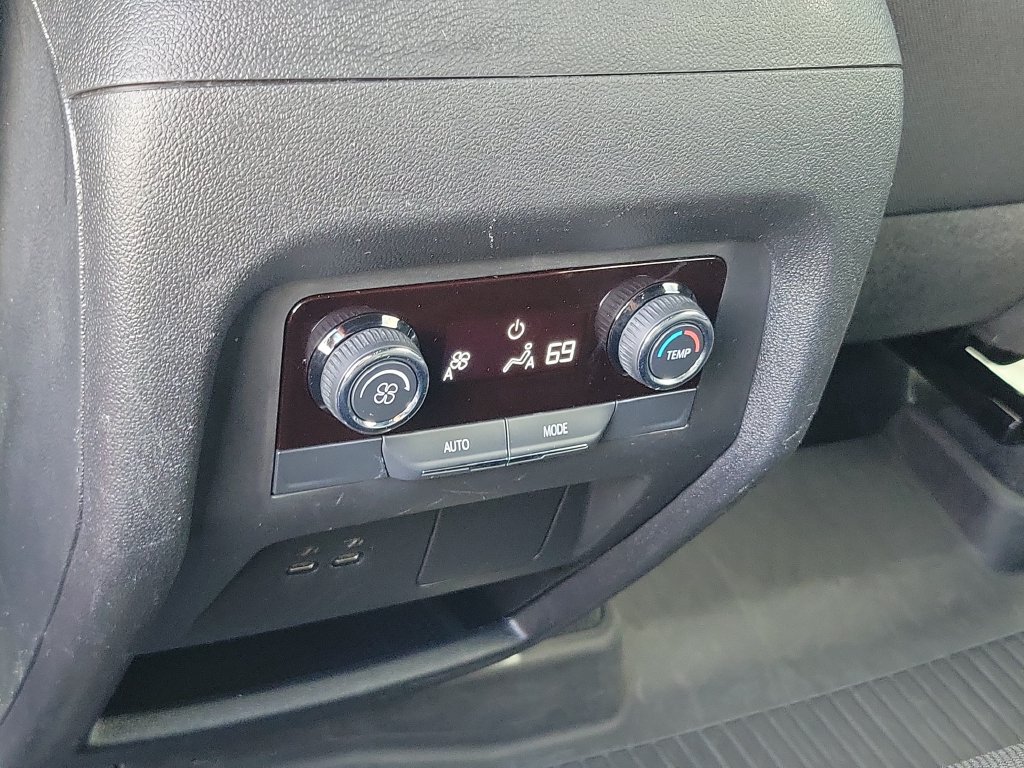 Used 2024 Chevrolet Traverse LS FWD image 29