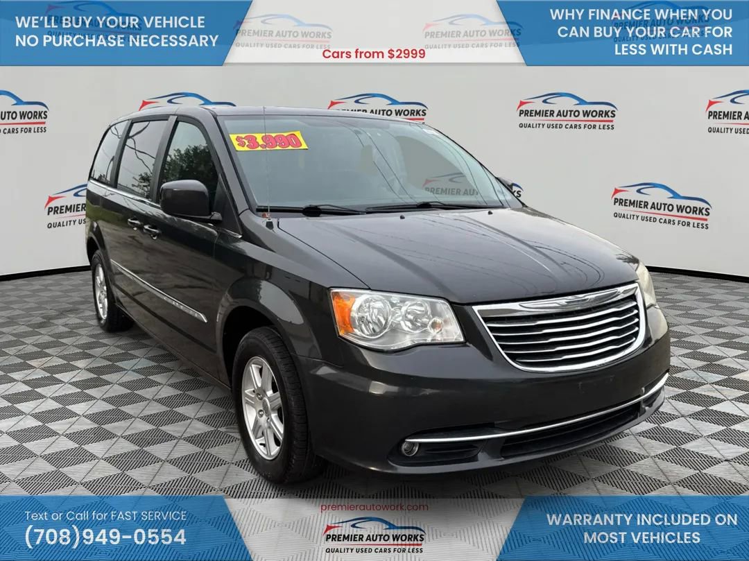 Used 2012 Chrysler Town & Country Touring image 3