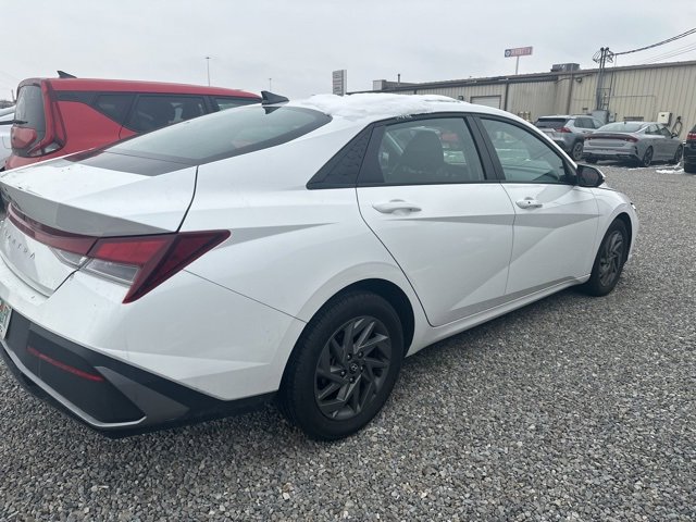 Used 2024 Hyundai Elantra SEL image 5