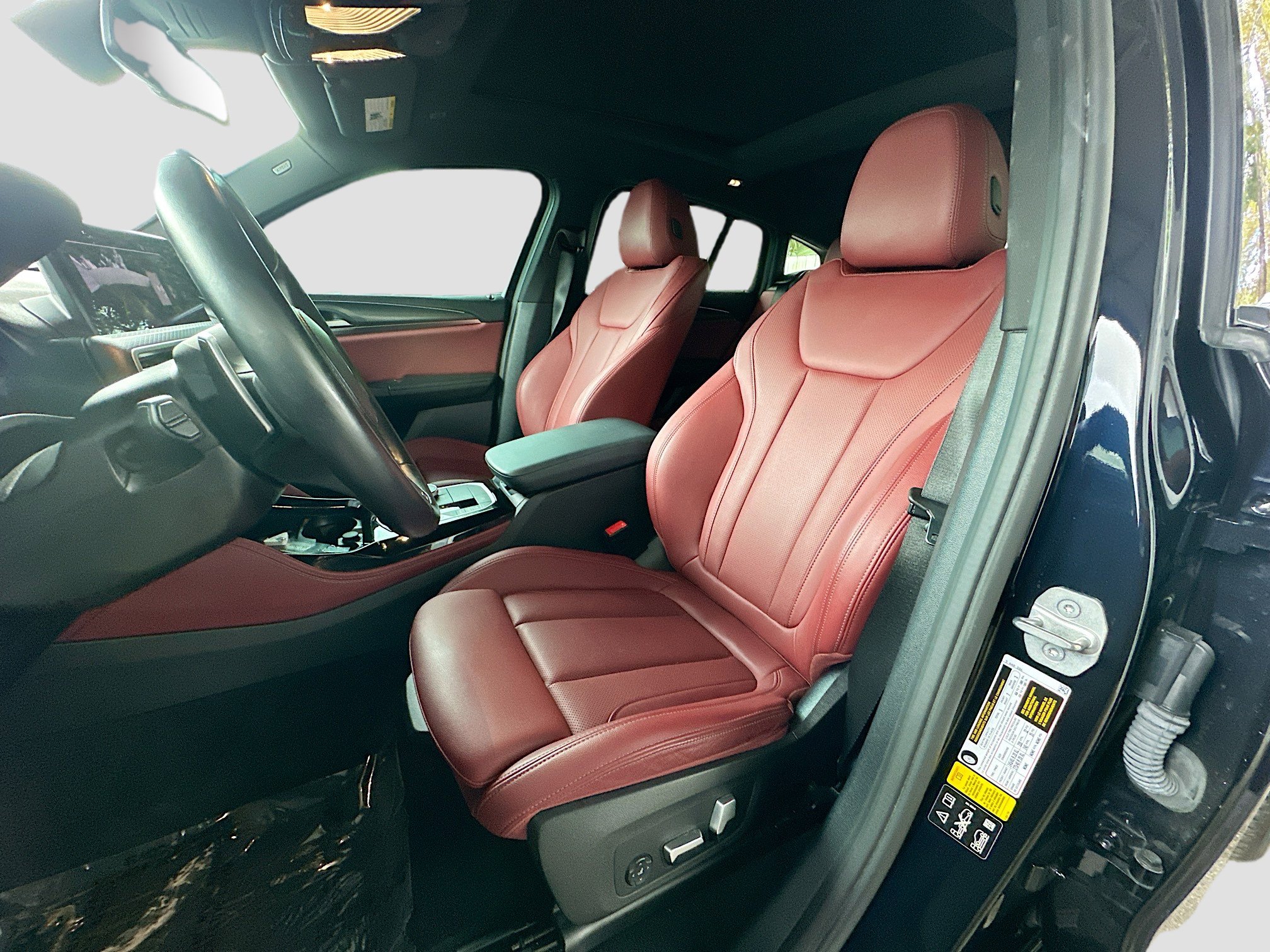 Certified 2024 BMW X4 xDrive30i w/ Premium Package image 21