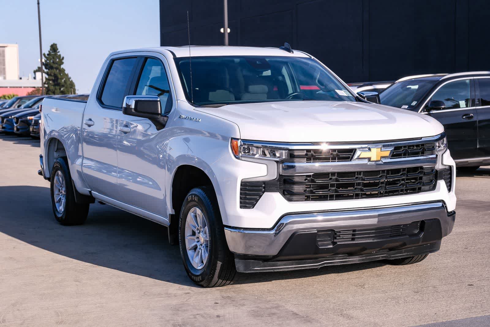 Used 2025 Chevrolet Silverado 1500 LT RWD image 3