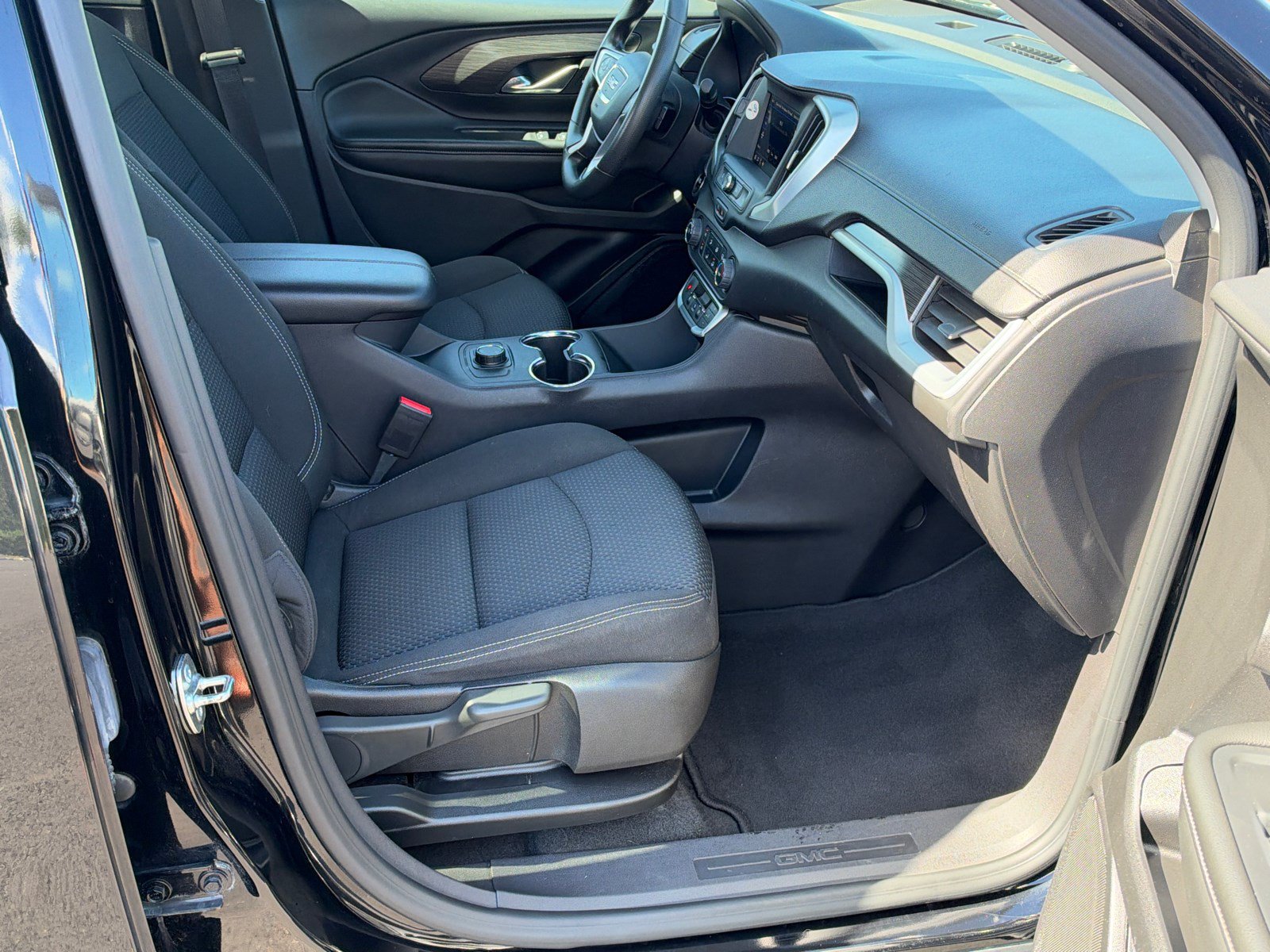Used 2024 GMC Terrain SLE AWD/4WD image 13