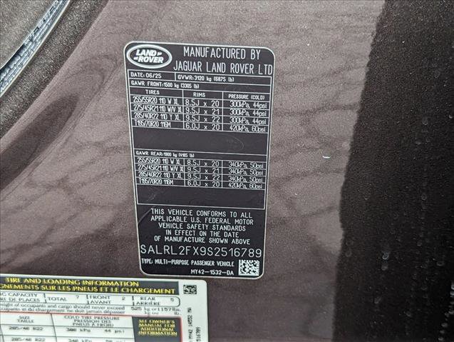 New 2025 Land Rover Discovery Dynamic SE image 19