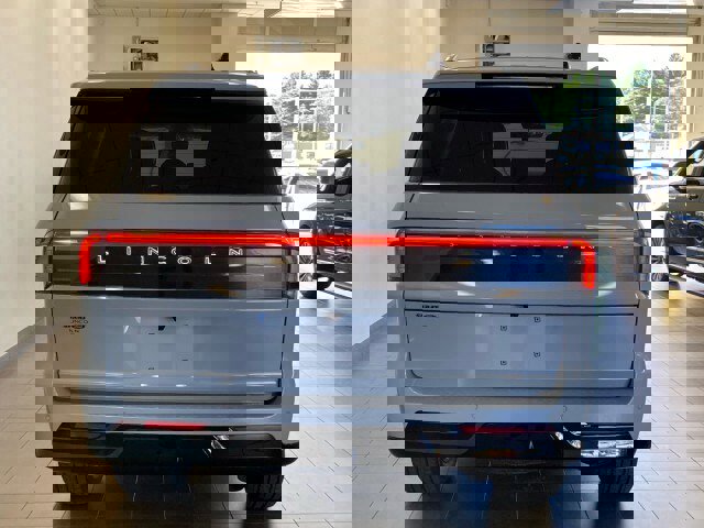 New 2025 Lincoln Navigator Reserve image 29