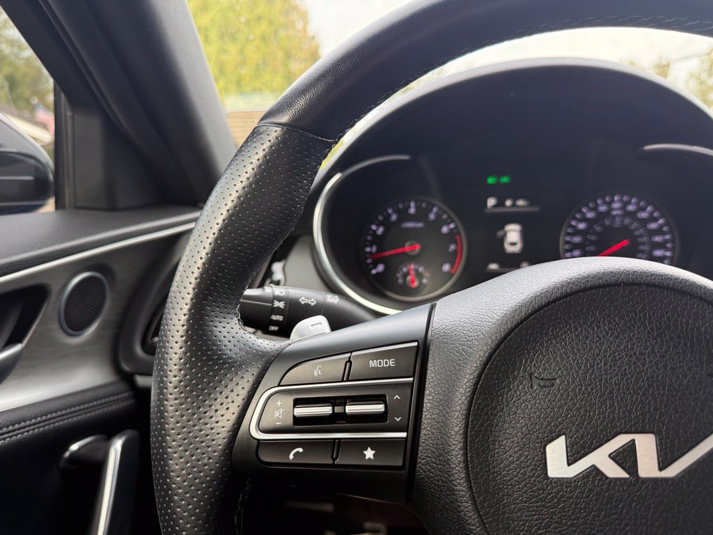Used 2022 Kia Stinger GT1 AWD/4WD image 32