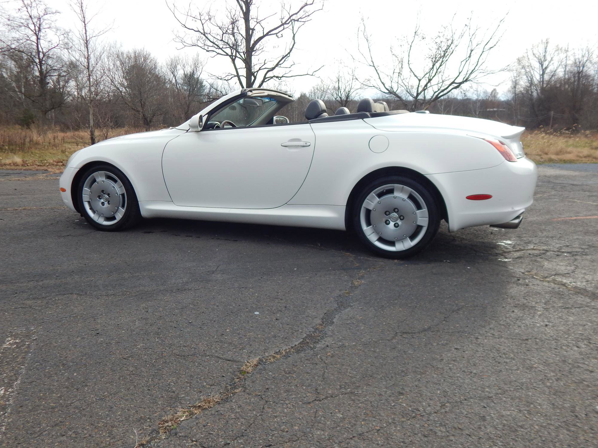 Used 2005 Lexus SC 430 CONVERTIBLE 2-DR w/ Preferred Accessory Pkg image 2