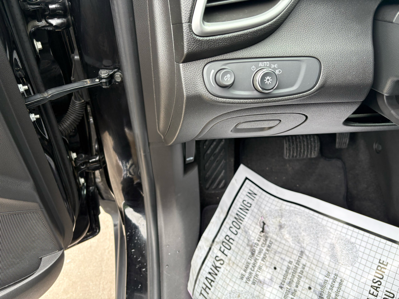 Used 2020 Chevrolet Trax LT w/ LT Convenience Package image 13