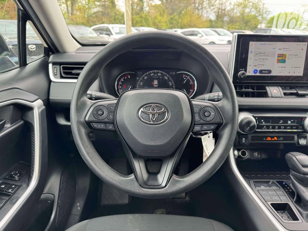 Used 2024 Toyota RAV4 LE AWD/4WD image 22