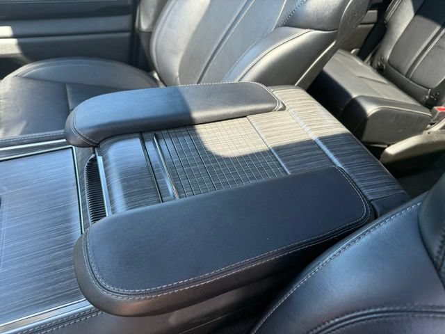 Used 2024 Jeep Wagoneer Series III w/ Premium Group I AWD/4WD image 30