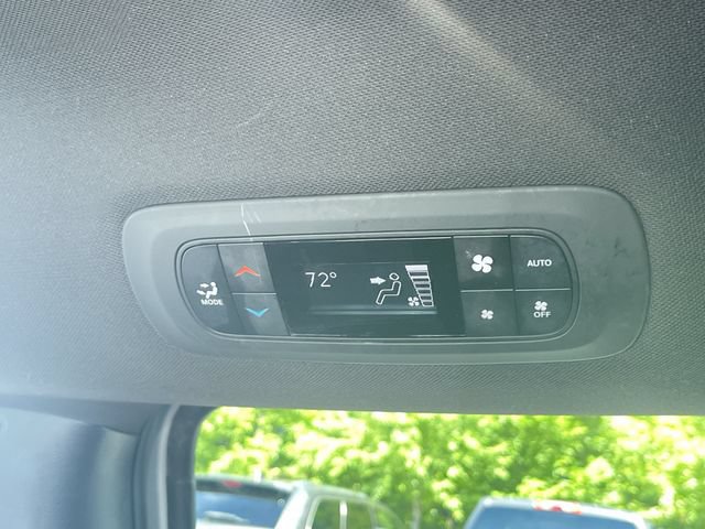 Used 2023 Chrysler Pacifica Touring FWD image 21
