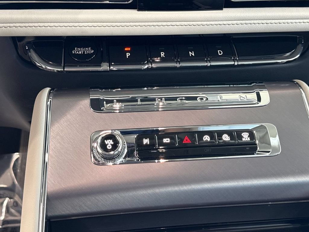 Certified 2026 Lincoln Aviator AWD image 22