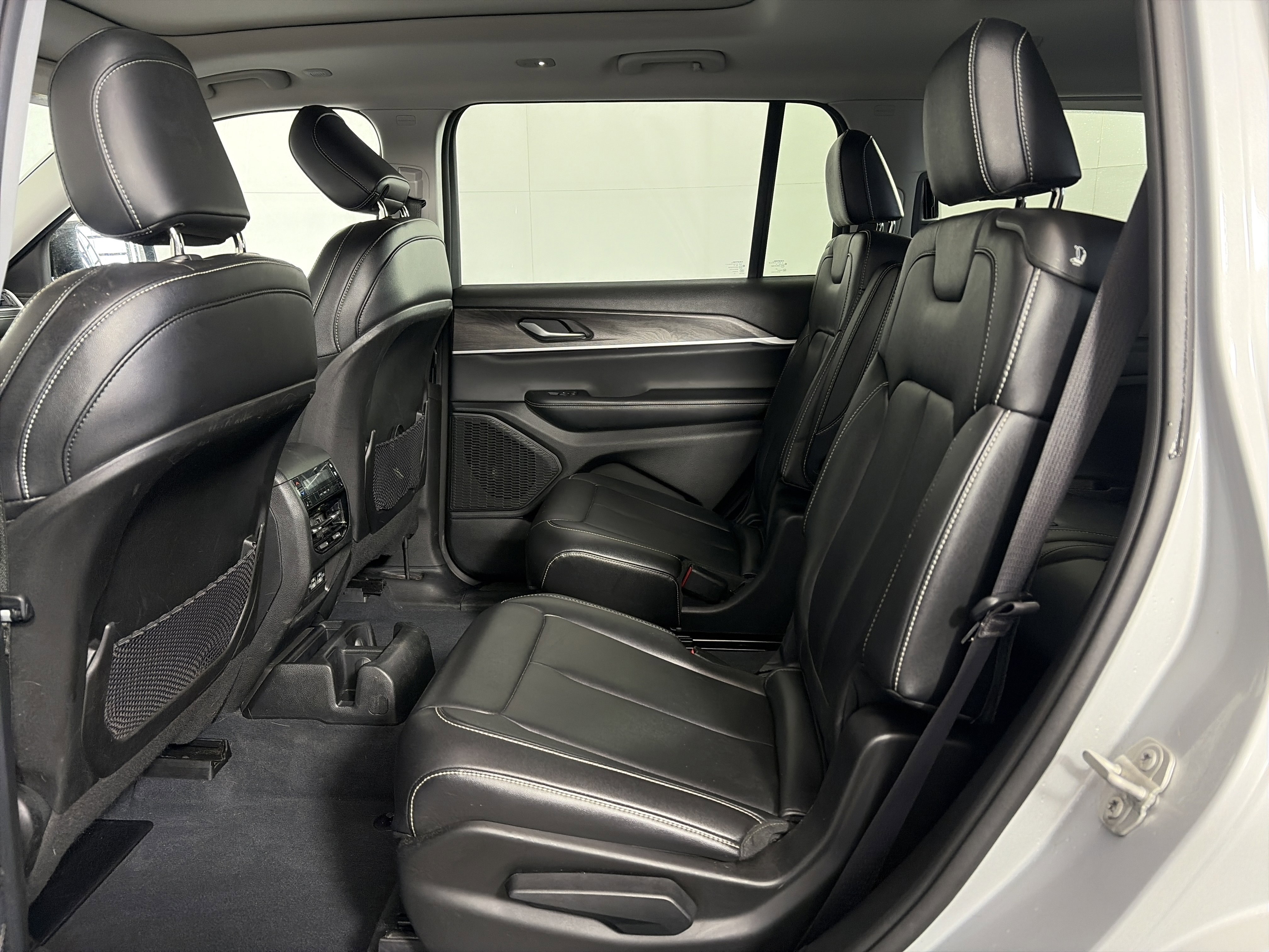 Used 2023 Jeep Grand Cherokee L Limited w/ Trailer Tow Group (B) image 8