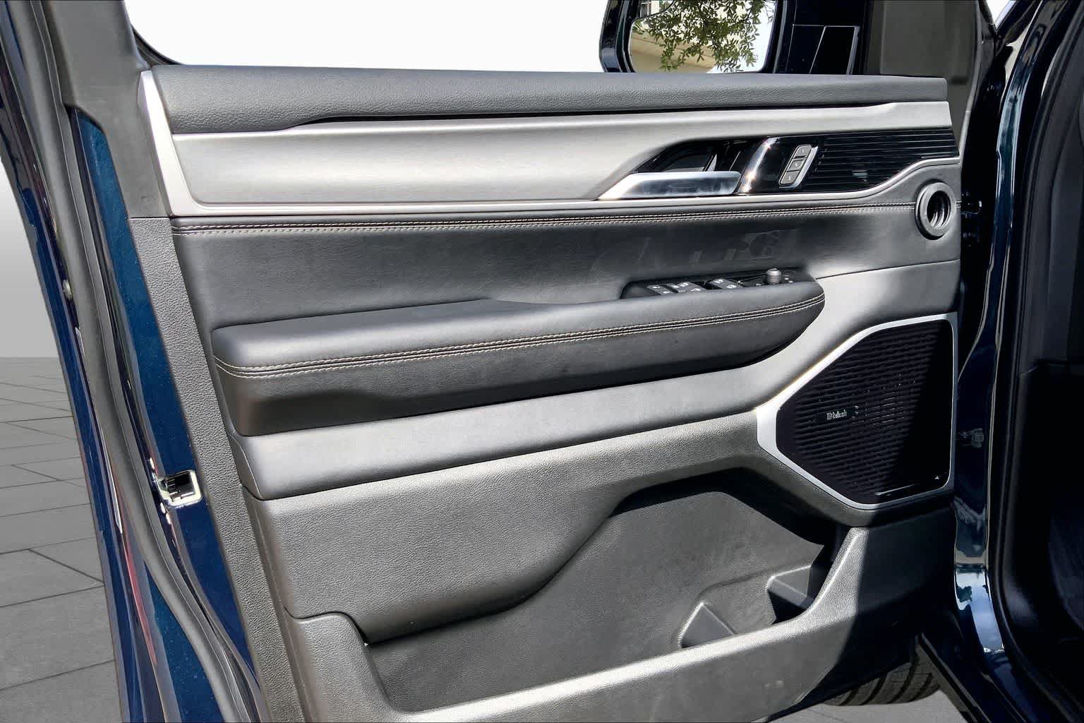 New 2026 Jeep Grand Wagoneer Limited AWD/4WD image 10