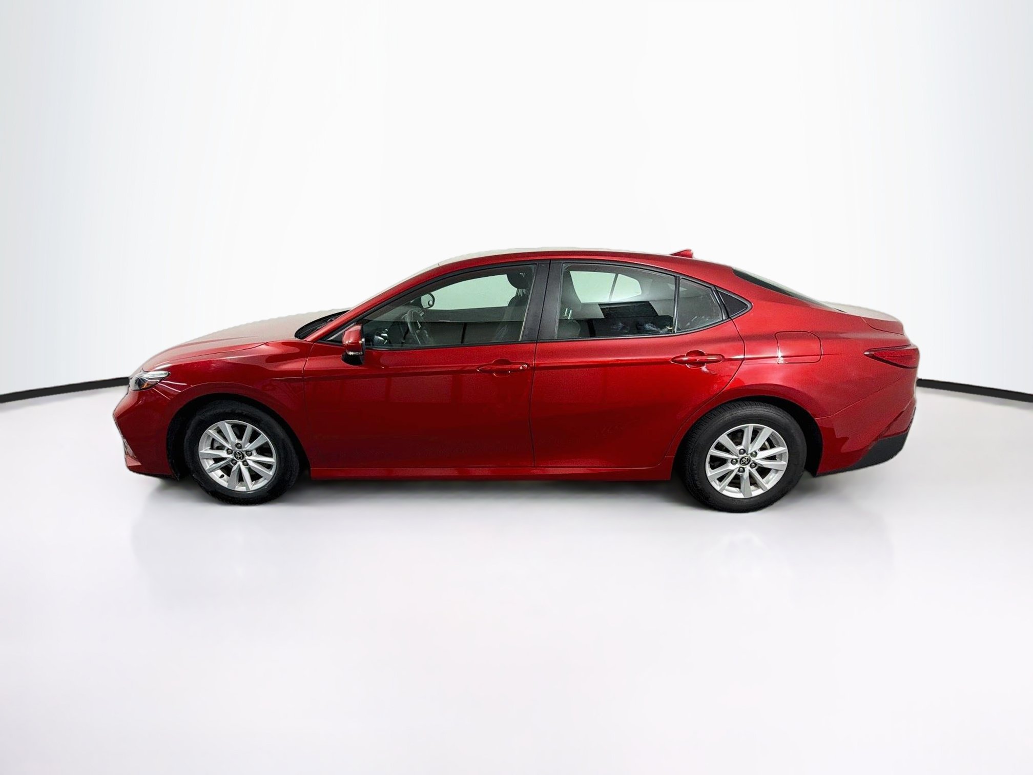 Used 2025 Toyota Camry LE FWD image 4