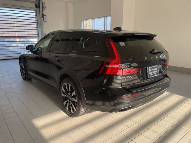 Used 2021 Volvo V60 T5 Cross Country w/ Climate Package image 2