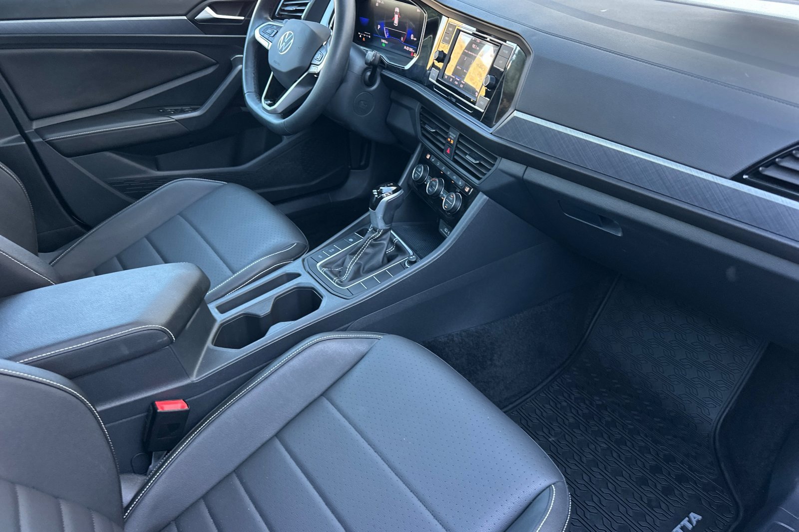 Certified 2024 Volkswagen Jetta SE image 15