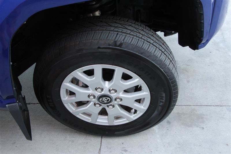 Used 2025 Toyota Tacoma SR5 AWD/4WD image 32
