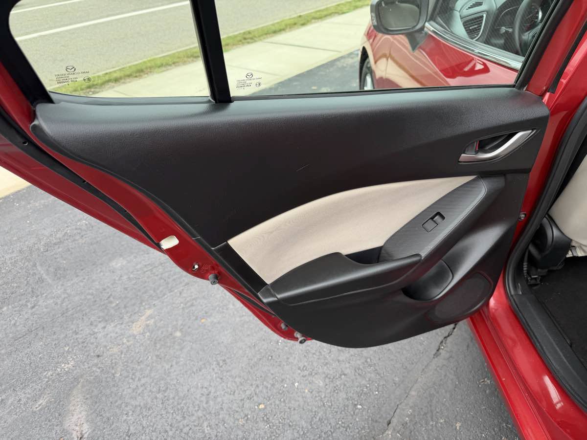 Used 2015 MAZDA MAZDA3 i Touring FWD image 14