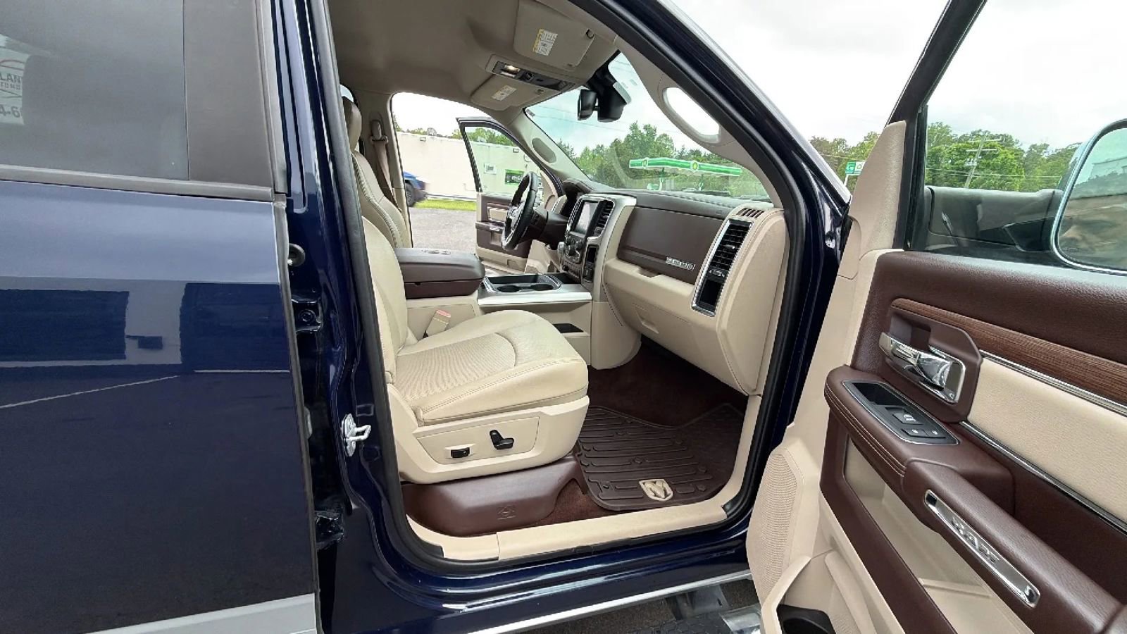 Used 2016 RAM 1500 Laramie AWD/4WD image 49
