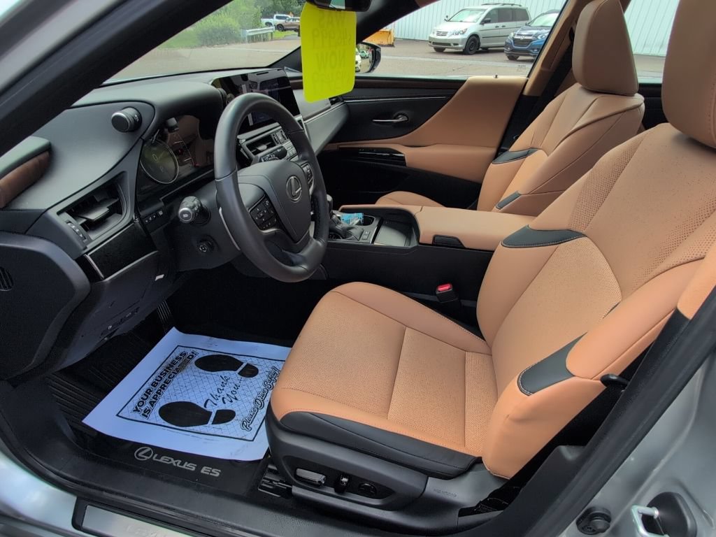 Used 2024 Lexus ES 300h w/ Premium Package FWD image 18