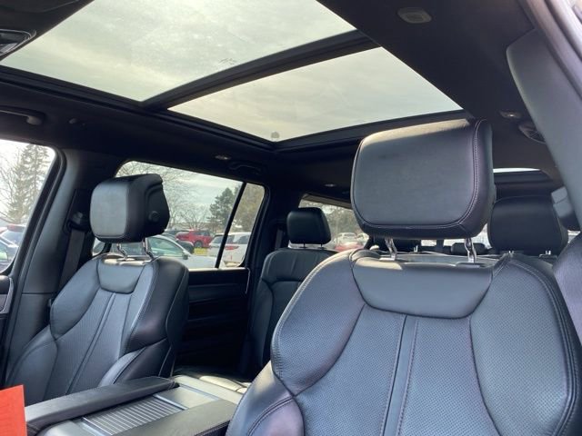 Used 2023 Jeep Wagoneer Series II image 2