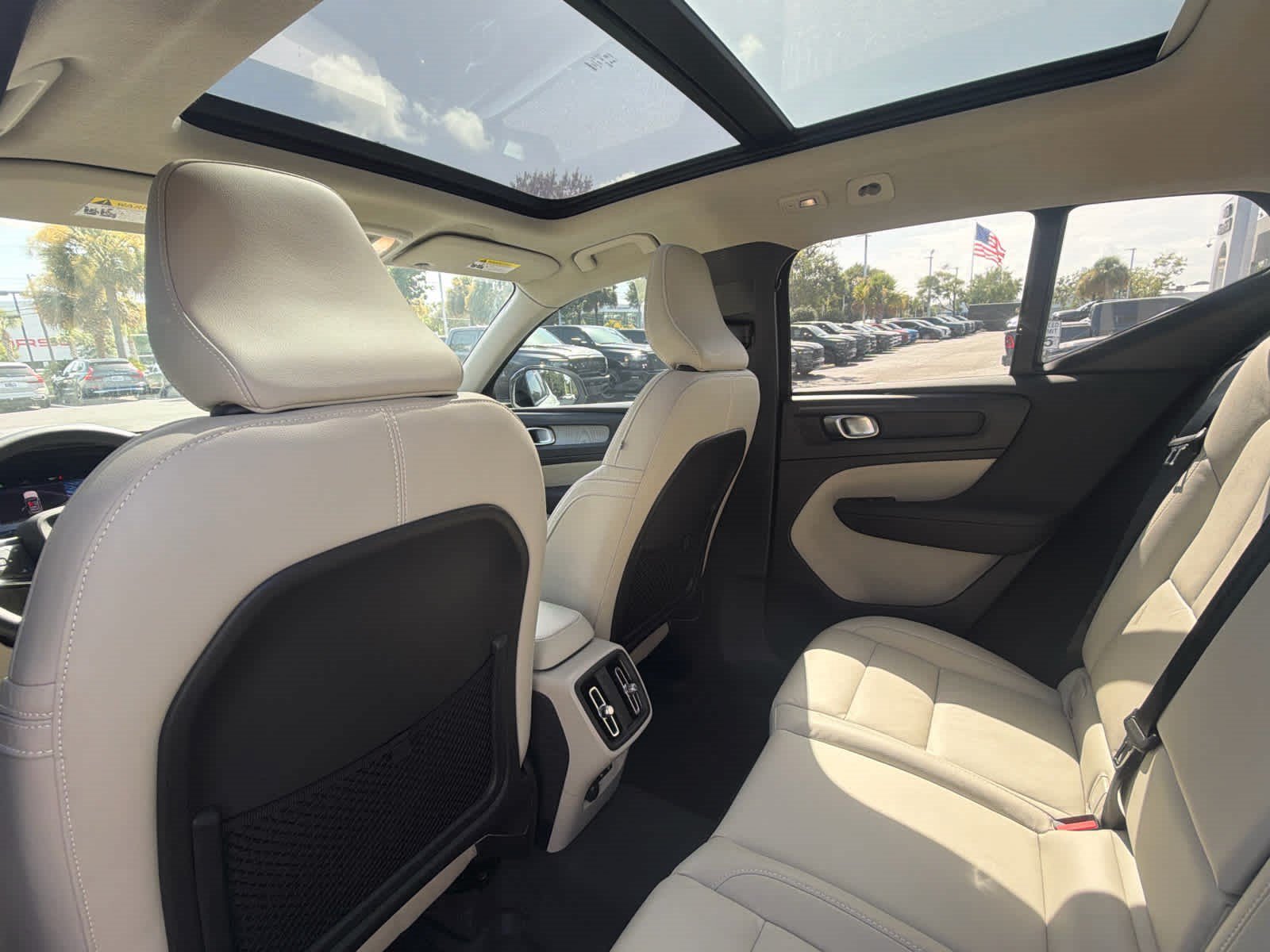 Certified 2023 Volvo XC40 B4 Plus w/ Protection Package Premier FWD image 34