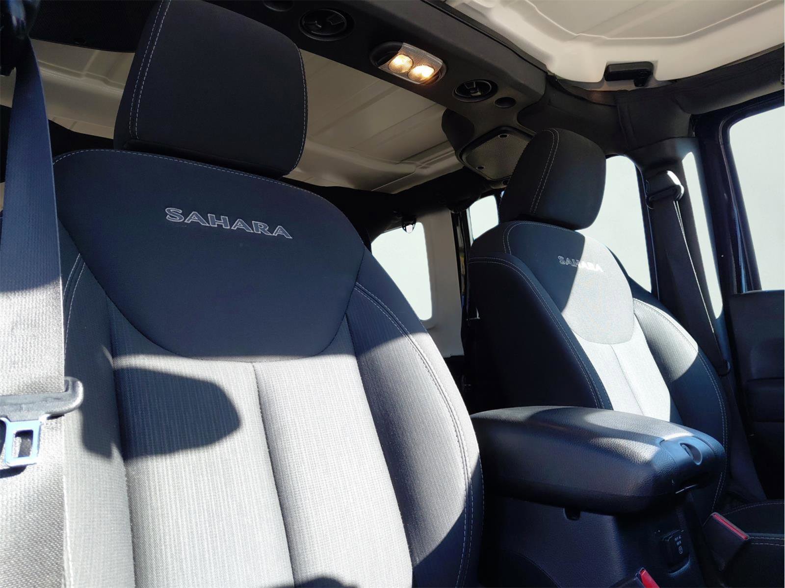 Used 2018 Jeep Wrangler Unlimited Sahara image 10