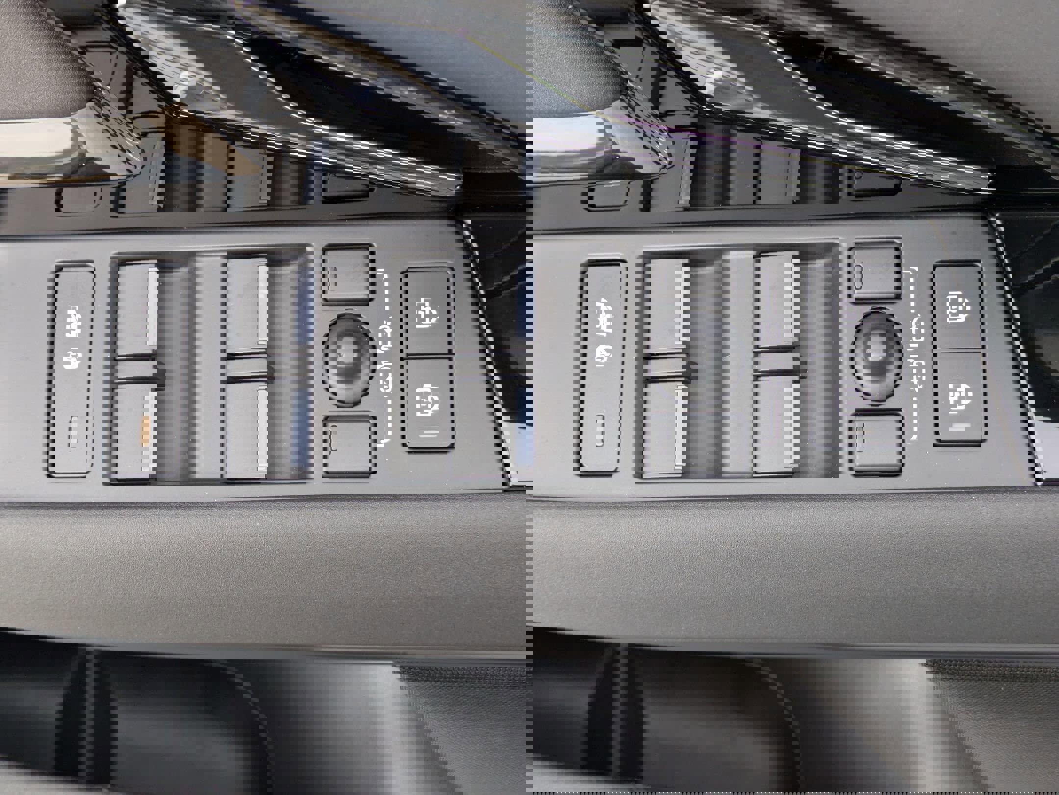 Certified 2025 Land Rover Range Rover Evoque S image 21