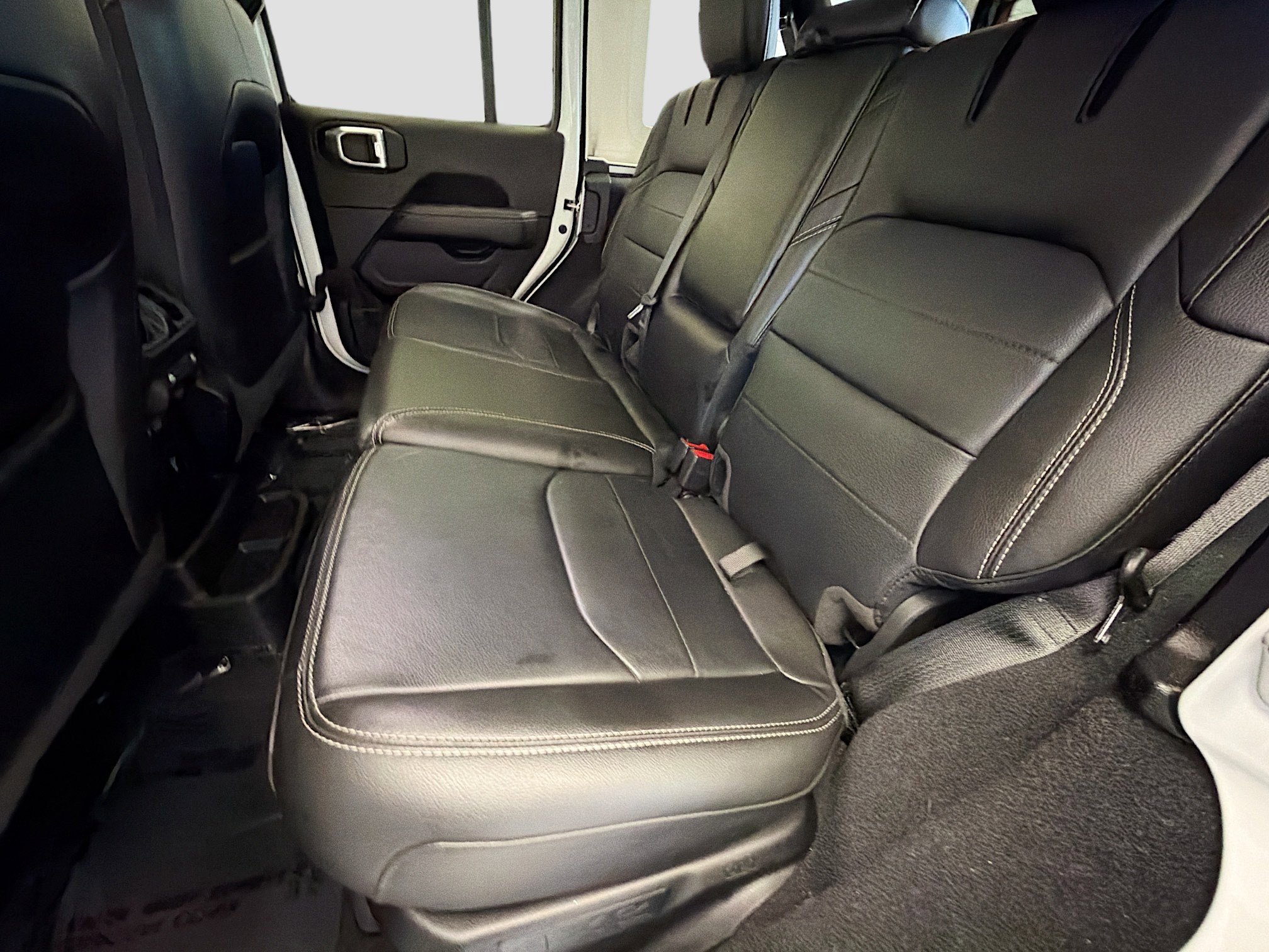 Used 2023 Jeep Wrangler Unlimited Sahara AWD/4WD image 13