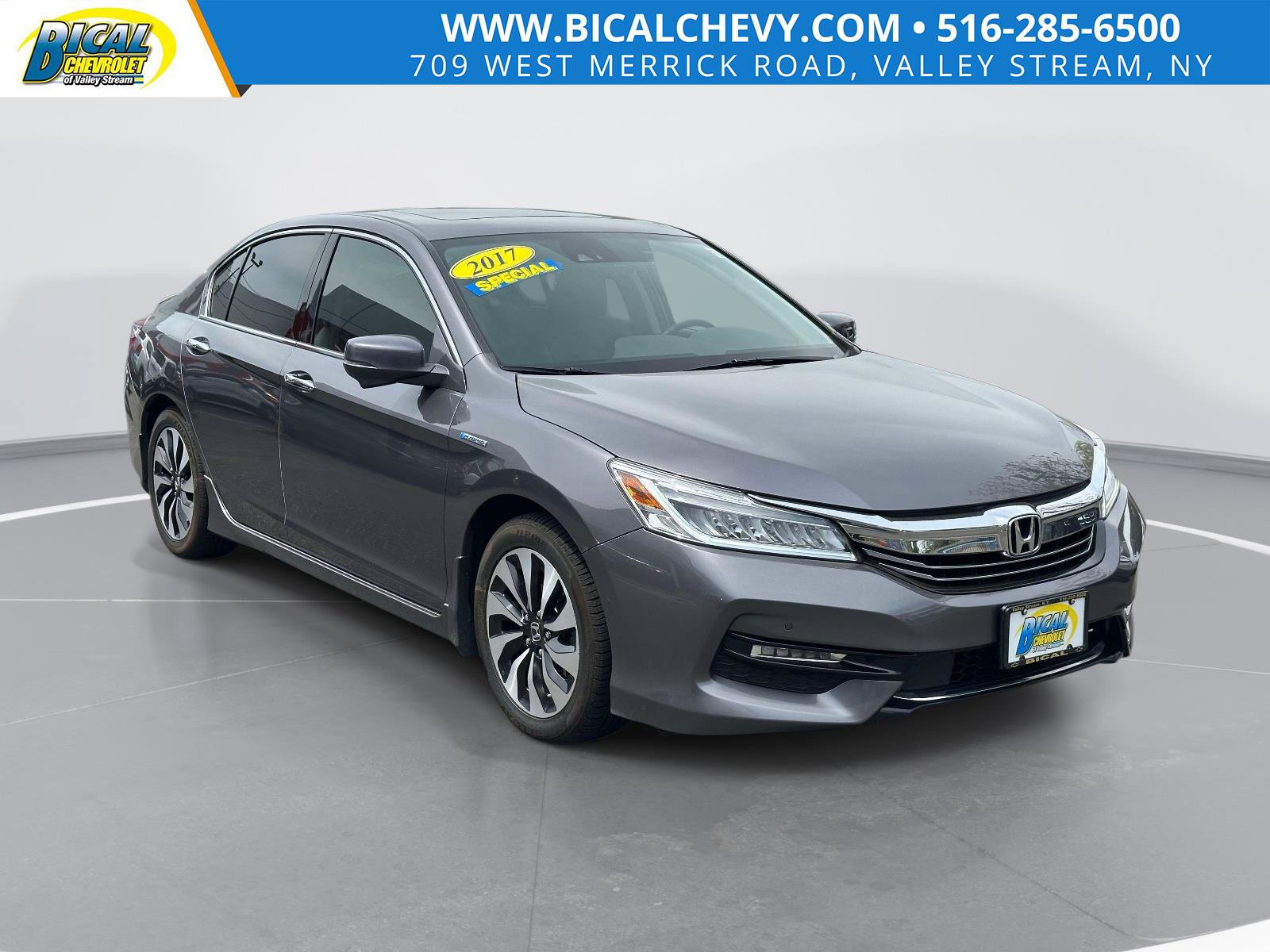 Used 2017 Honda Accord Touring image 1