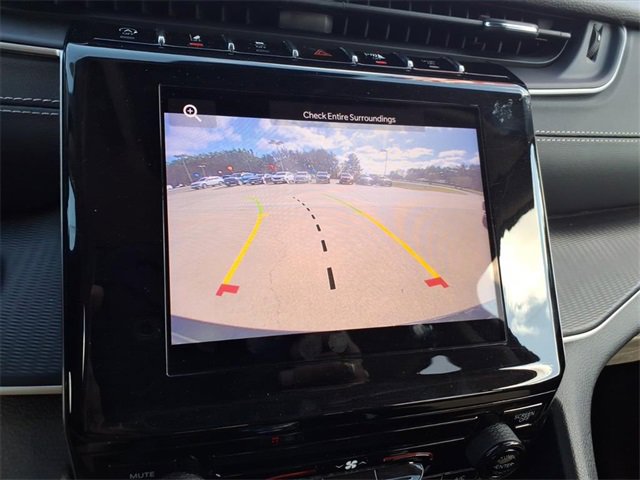 Used 2023 Jeep Grand Cherokee Laredo image 28