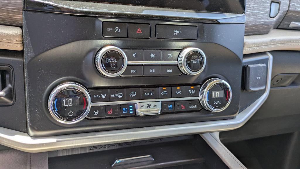 Used 2024 Ford Expedition Limited RWD image 17