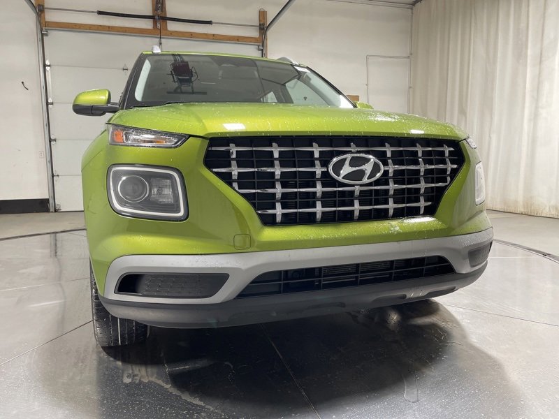 Used 2023 Hyundai Venue SEL image 2