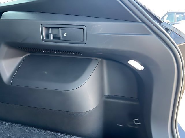 Used 2025 Volkswagen Tiguan SE R-Line AWD/4WD image 40