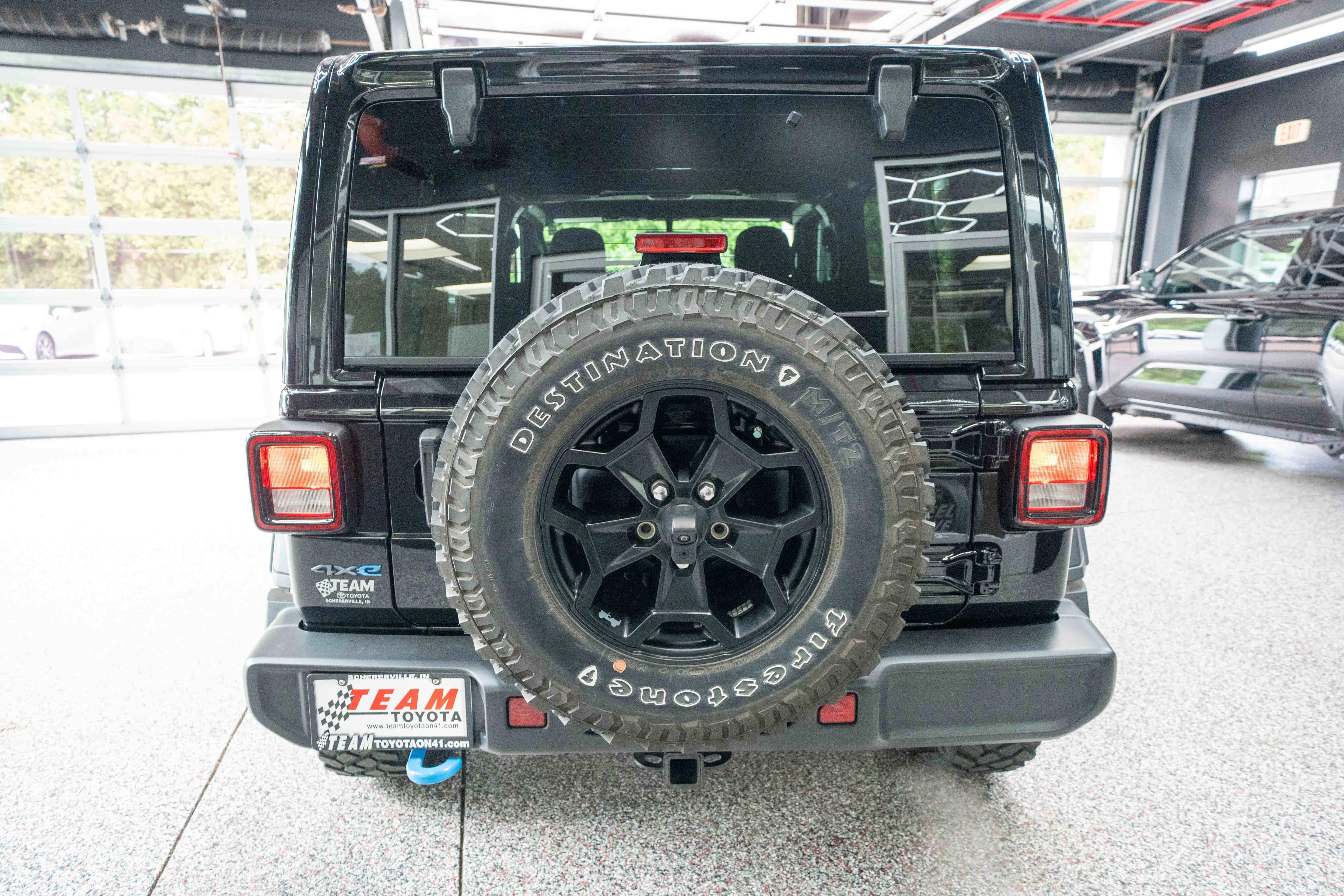 Used 2023 Jeep Wrangler Unlimited w/ Sun & Screen Package AWD/4WD image 3