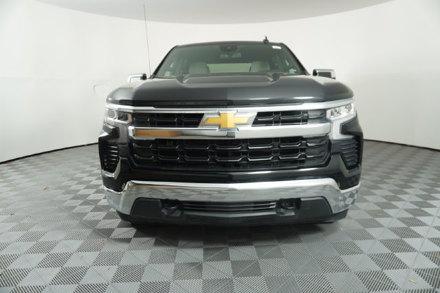 Used 2025 Chevrolet Silverado 1500 LT AWD/4WD image 2