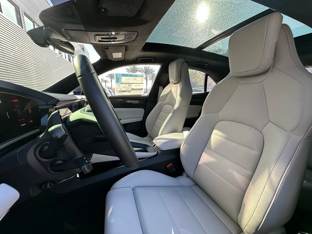 Used 2026 Porsche Macan Turbo Electric AWD/4WD image 5