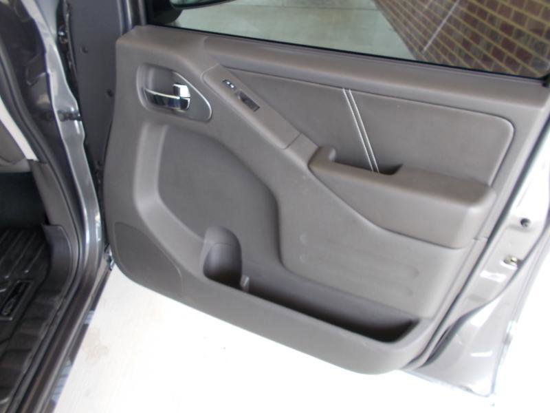 Used 2020 Nissan Frontier PRO-4X w/ Pro-4x Utility Package image 25