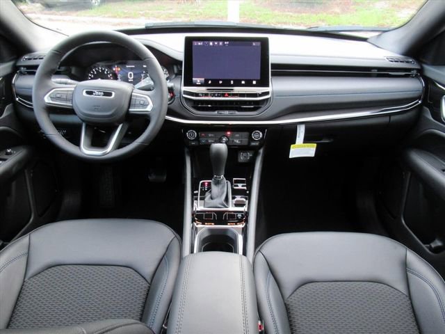 New 2026 Jeep Compass Latitude image 11