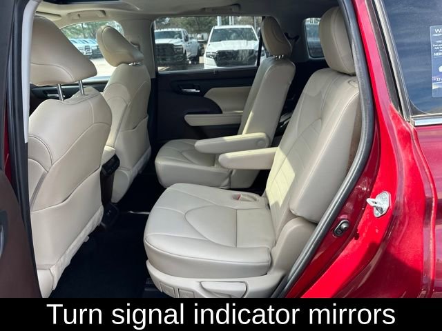 Used 2021 Toyota Highlander XLE FWD image 17